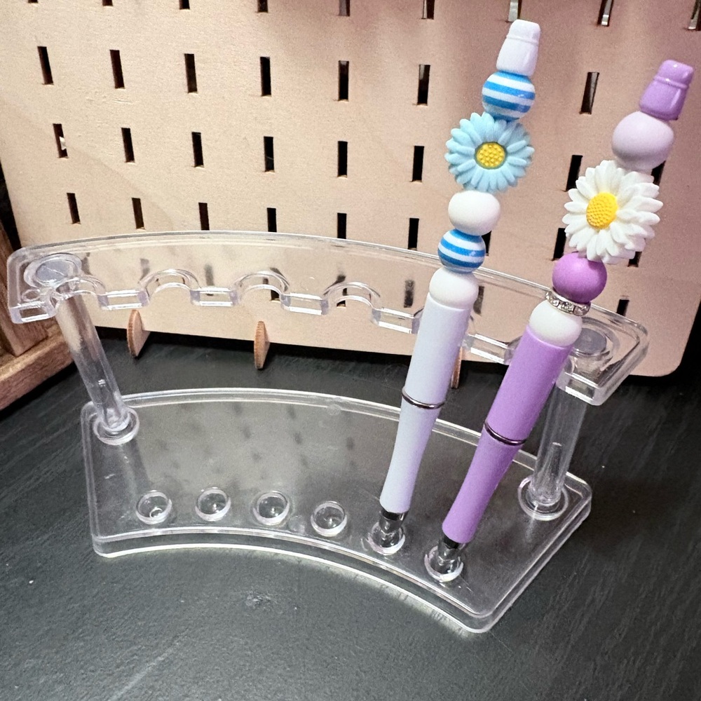 Handcrafted daisy beaded pen